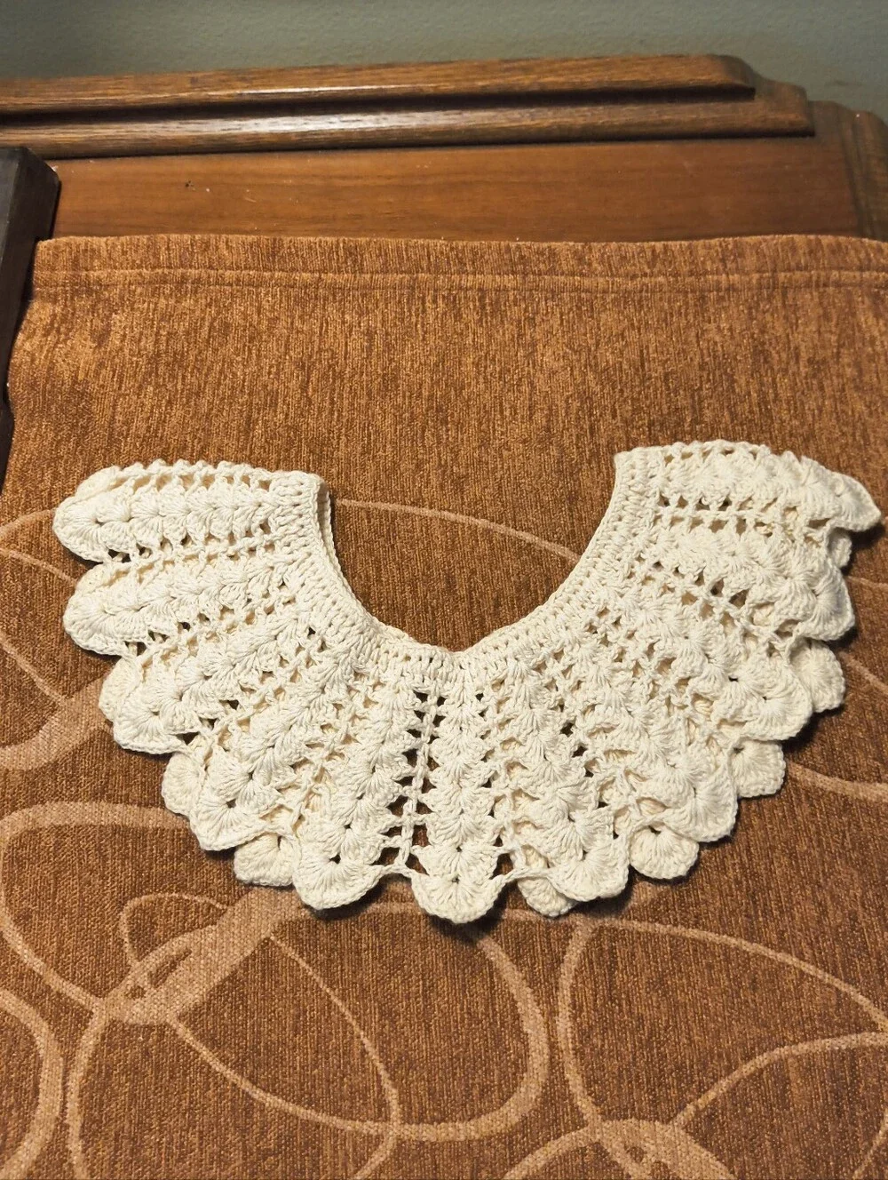 Vtg Crocheted Ecru Lace Victorian Collar Handmade USA Vtg Cameo Purple Brooch - Picture 5 of 5